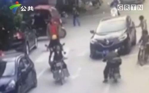 吃瓜系鞋带视频,揭秘鞋带的新潮流玩法