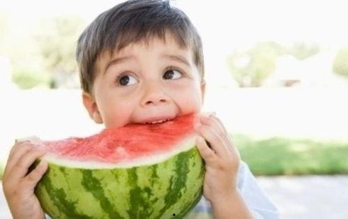 男寝吃瓜,揭秘宿舍里的“吃瓜”趣事