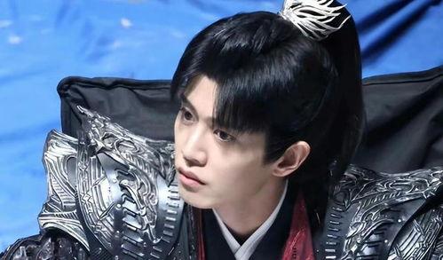 男主吃瓜动漫,男主的动漫食趣之旅